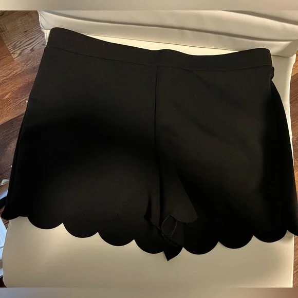 Express sz L scalloped shorts - Picture 4 of 4